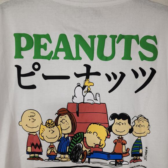 Snoopy and Friends social club men's medium white shirt - Picture 4 of 5